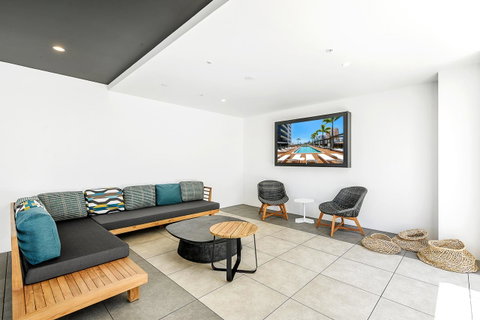 Qube Broadbeach - Whitsundays Accommodation 22