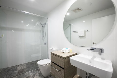 Qube Broadbeach - Whitsundays Accommodation 39