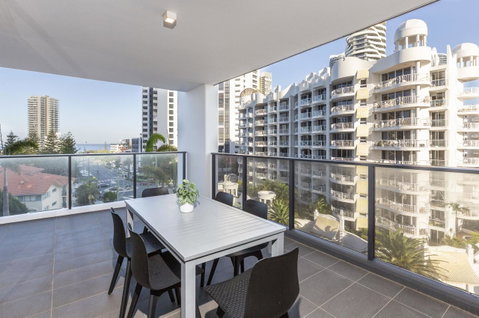 Qube Broadbeach - Whitsundays Accommodation 41