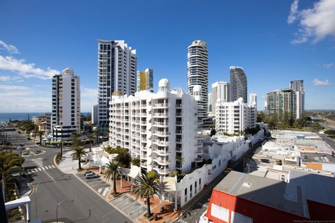 Qube Broadbeach - Whitsundays Accommodation 10