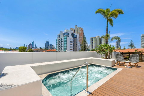 Qube Broadbeach - Whitsundays Accommodation 28
