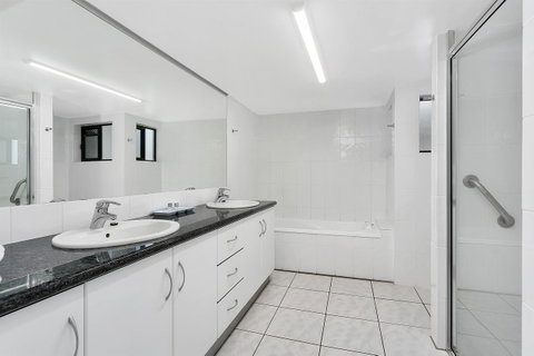 Roydon Beachfront Apartments - Whitsundays Accommodation 23