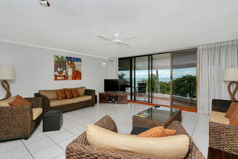 Roydon Beachfront Apartments - Whitsundays Accommodation 4