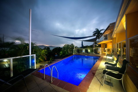 Sunlit Waters Studio Apartments - Whitsundays Accommodation 2