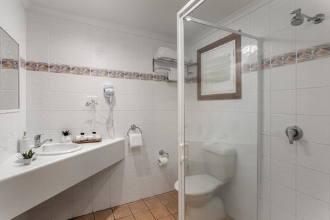 Sunlit Waters Studio Apartments - Whitsundays Accommodation 11