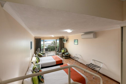 Sunlit Waters Studio Apartments - Whitsundays Accommodation 24