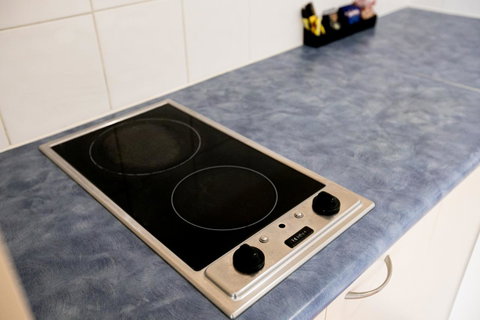 Sunlit Waters Studio Apartments - Whitsundays Accommodation 35