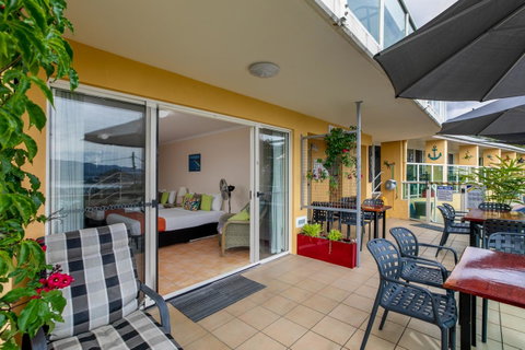 Sunlit Waters Studio Apartments - Whitsundays Accommodation 31