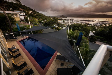 Sunlit Waters Studio Apartments - Whitsundays Accommodation 3