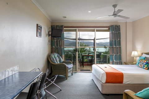 Sunlit Waters Studio Apartments - Whitsundays Accommodation 10