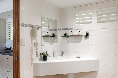 Sunlit Waters Studio Apartments - Whitsundays Accommodation 26