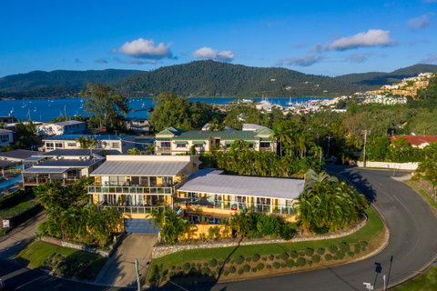 Sunlit Waters Studio Apartments - Whitsundays Accommodation 6