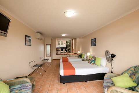 Sunlit Waters Studio Apartments - Whitsundays Accommodation 30