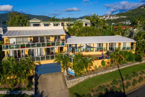 Sunlit Waters Studio Apartments - Whitsundays Accommodation 7