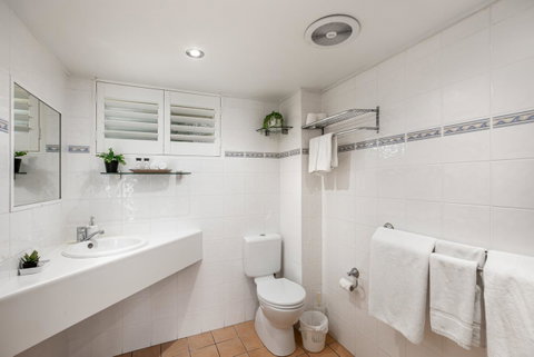 Sunlit Waters Studio Apartments - Whitsundays Accommodation 36