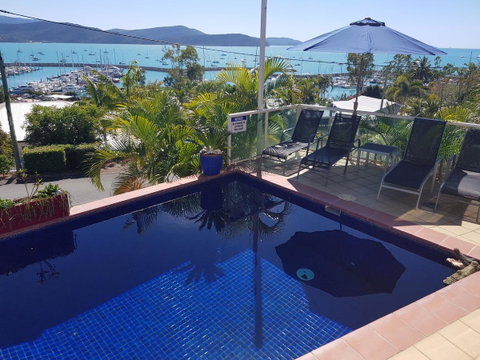 Sunlit Waters Studio Apartments - Whitsundays Accommodation 4
