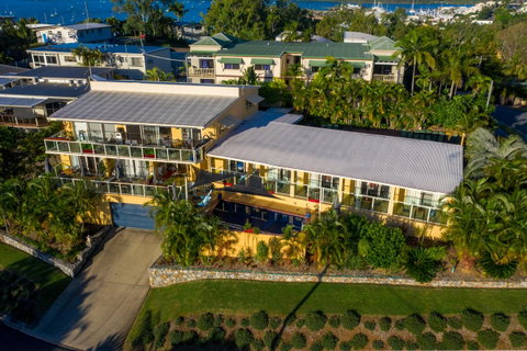 Sunlit Waters Studio Apartments - Whitsundays Accommodation 8