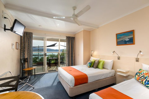 Sunlit Waters Studio Apartments - Whitsundays Accommodation 19