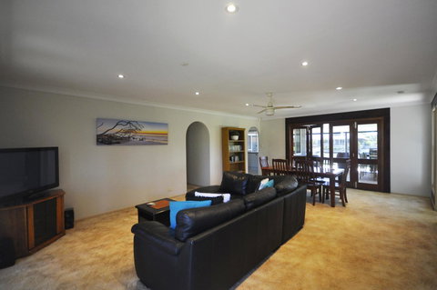 Bribie Island Canal Holiday Destination! - Whitsundays Accommodation 3