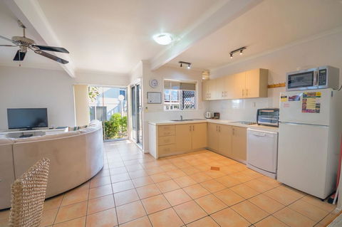 Airlie Apartments - Whitsundays Accommodation 12