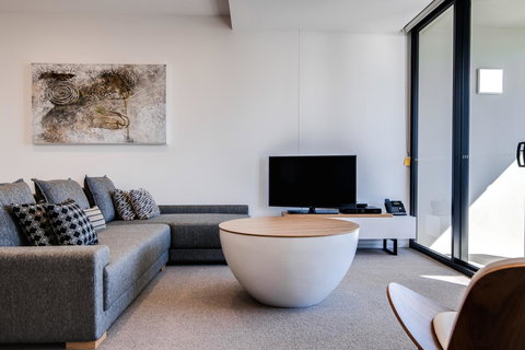 Iconic Kirra Beach Resort - Whitsundays Accommodation 3