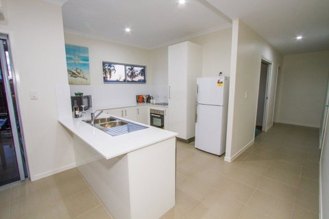 Agnes Sails - Whitsundays Accommodation 3