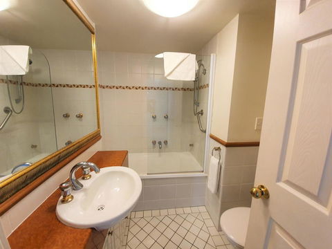 Broadbeach Holiday Apartments - Whitsundays Accommodation 12