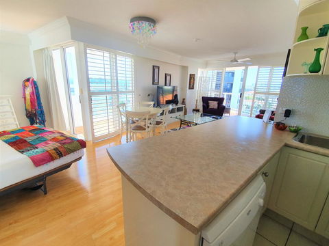 Broadbeach Holiday Apartments - Whitsundays Accommodation 9