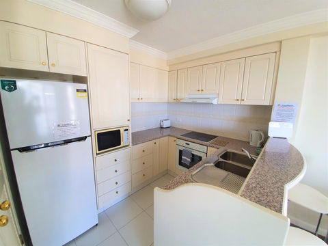 Broadbeach Holiday Apartments - Whitsundays Accommodation 16