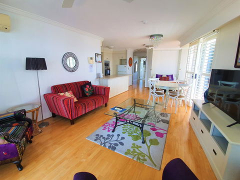 Broadbeach Holiday Apartments - Whitsundays Accommodation 22