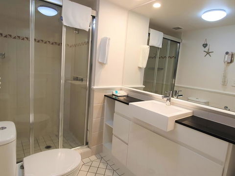 Broadbeach Holiday Apartments - Whitsundays Accommodation 5