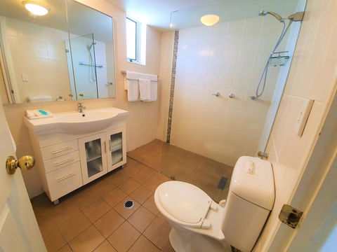 Broadbeach Holiday Apartments - Whitsundays Accommodation 21