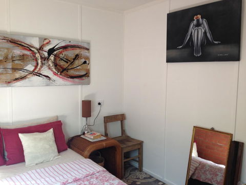 XYL Pets Friendly Seaside Boutique Guesthouse - Whitsundays Accommodation 13