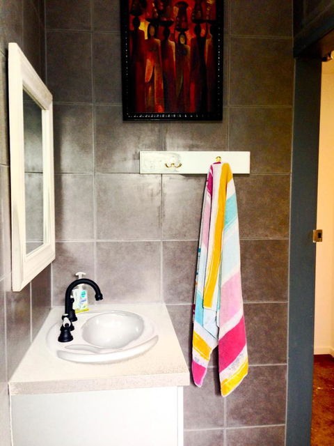XYL Pets Friendly Seaside Boutique Guesthouse - Whitsundays Accommodation 4