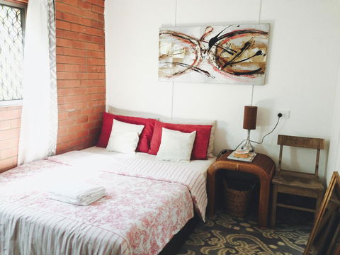 XYL Pets Friendly Seaside Boutique Guesthouse - Whitsundays Accommodation 0