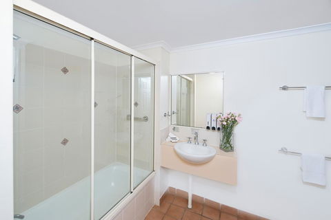 Park Regis Anchorage - Whitsundays Accommodation 10