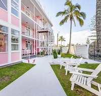 The Pink Hotel Coolangatta - Whitsundays Accommodation