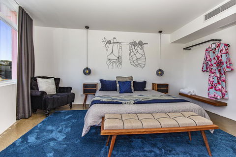 The Pink Hotel Coolangatta - Whitsundays Accommodation 10