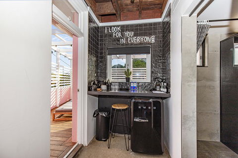 The Pink Hotel Coolangatta - Whitsundays Accommodation 32