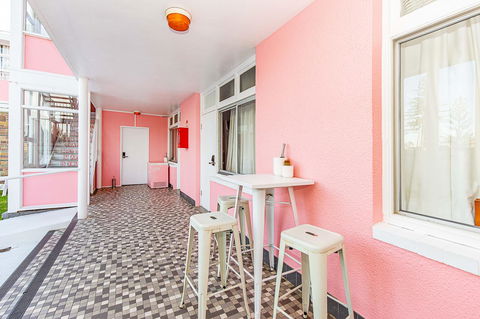 The Pink Hotel Coolangatta - Whitsundays Accommodation 3