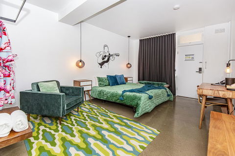 The Pink Hotel Coolangatta - Whitsundays Accommodation 28