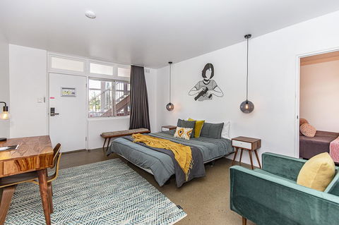 The Pink Hotel Coolangatta - Whitsundays Accommodation 12