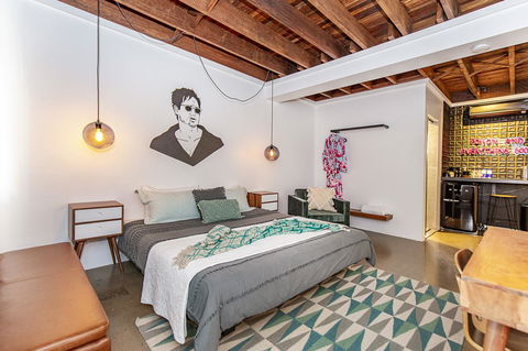 The Pink Hotel Coolangatta - Whitsundays Accommodation 24
