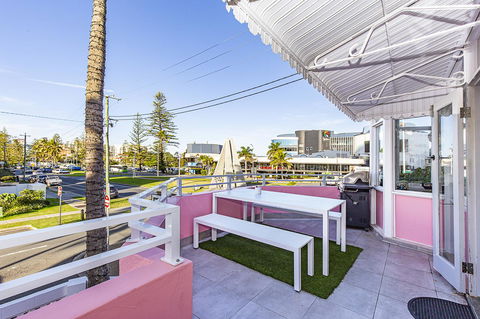 The Pink Hotel Coolangatta - Whitsundays Accommodation 6