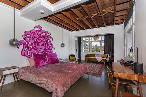 The Pink Hotel Coolangatta - Whitsundays Accommodation 33