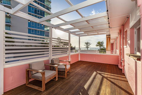 The Pink Hotel Coolangatta - Whitsundays Accommodation 30