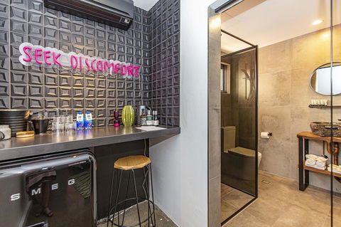 The Pink Hotel Coolangatta - Whitsundays Accommodation 26