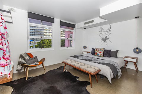 The Pink Hotel Coolangatta - Whitsundays Accommodation 11