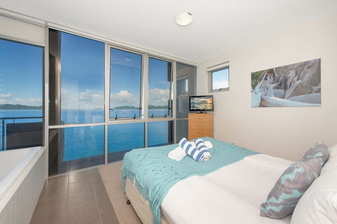 1 Bright Point Apartment 4501 - Whitsundays Accommodation 3