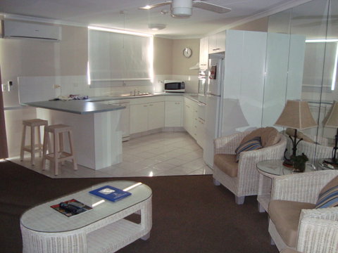 Grosvenor Beachfront Apartments Surfers Paradise - Whitsundays Accommodation 14